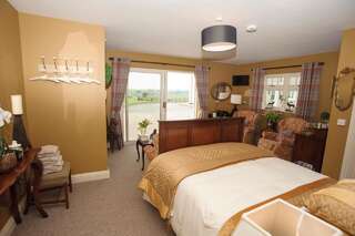 Отели типа «постель и завтрак» The Brown Hen Lodge Bed & Breakfast Бандон Люкс, вид на сад-27