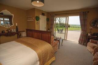 Отели типа «постель и завтрак» The Brown Hen Lodge Bed & Breakfast Бандон Люкс, вид на сад-28